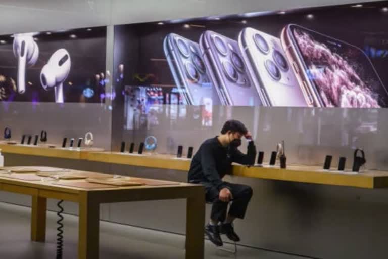 Apple closing all stores outsides china untill march 27