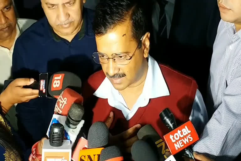 Kejriwal came forward to convince people suspected of Corona virus