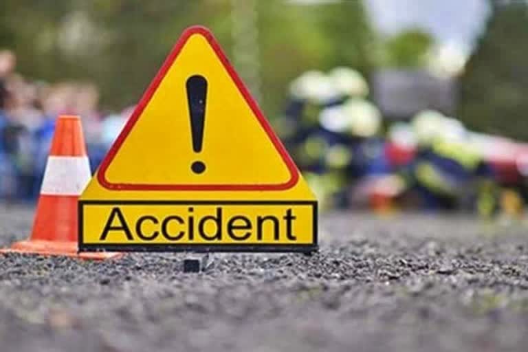 four died in road accident in jashpur chhattisgarh