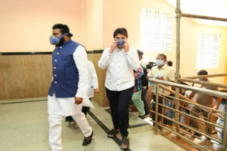 Karnataka health minister visits Kalaburgi hospital