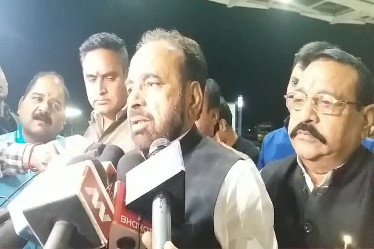 Gopal Bhargava arrived to receive the MLAs