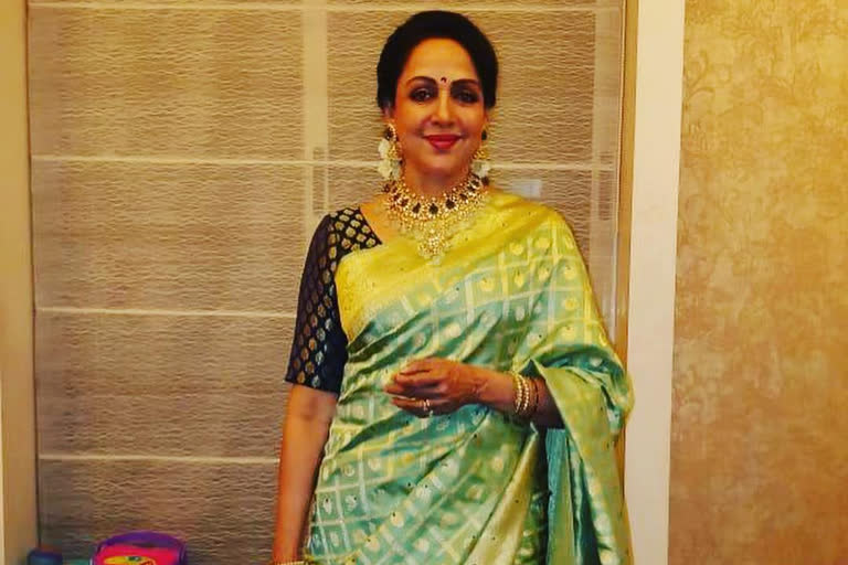 hema malini, Hema Malini news, Hema Malini updates, Hema Malini tweet for coronaviraus, hema says Follow govt's instructions, हेमा मालिनी, हेमा मालिनी ने कोरोना वायरस से जुड़ा ट्वीट किया