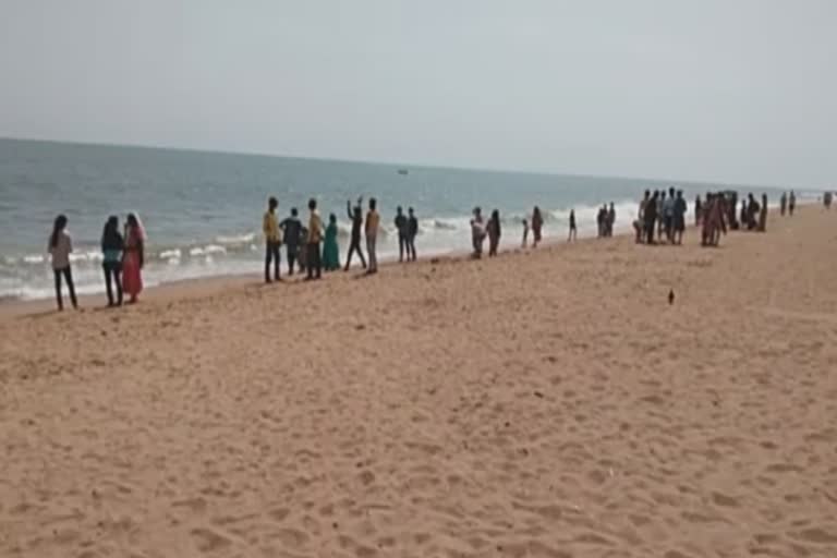 Corona alert, Puri sea Beach vacated by Puri police