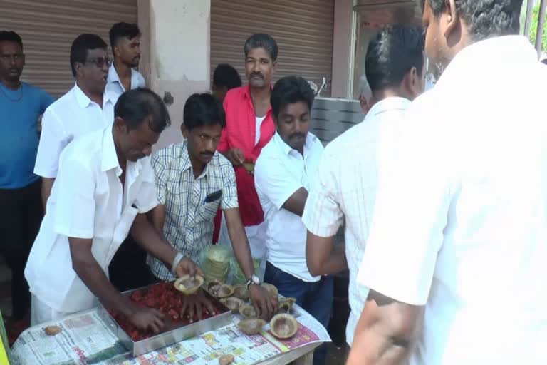 The Chicken Breeders Farmers Association provided free Chicken 65 to the public