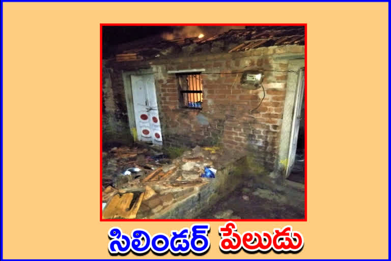 mother and son died in gas cylinder blast at dongathunthi peddapalli