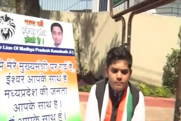 lakshya gupta child activist sitting on strike in support of Kamalnath