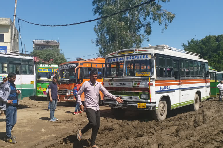 Bus stand in Paonta deteriorates