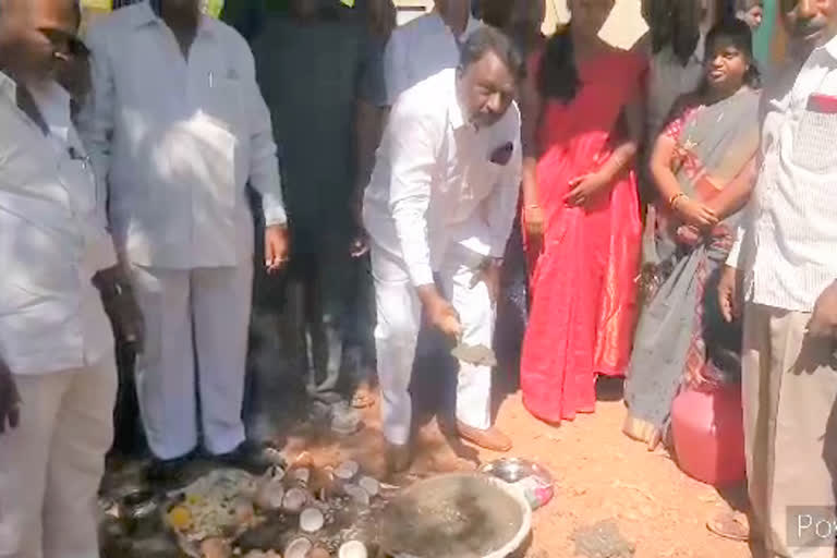 cc roads construction works start by mla Abraham in jogulambha gadwala