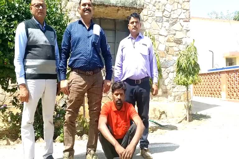 jaipur news, arms smuggler arrested in jaipur, जयपुर हथियार तस्कर गिरफ्तार, जयपुर की खबर, राजस्थान क्राइम न्यूज