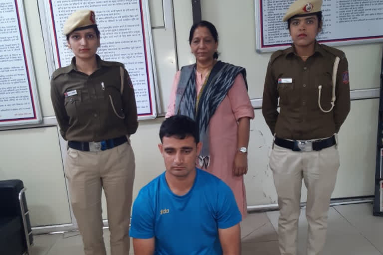 delhi police arrested a 28 year old boxing coach sandeep malik for allegedly sexually assaulting his 19 year old student while travelling on a train
