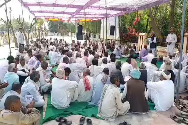 Farmers protest in Churu,  चूरू में किसानों का धरना