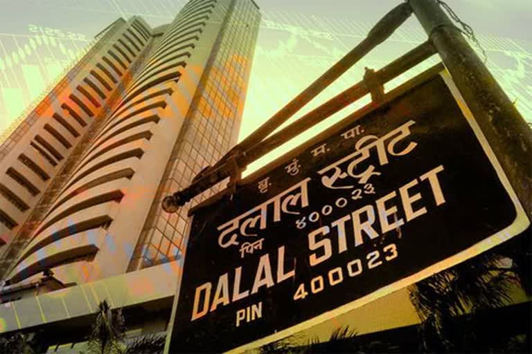 Sensex slips 800 points after initial gains