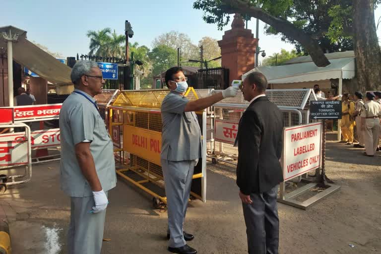 Tharmometer gun on the forehead of employees in the Parliament Gate