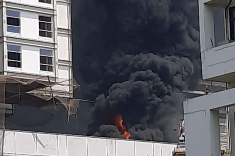 fire in DY Patil Hospital  Nerul area  Navi Mumbai  Maharashtra  ഡിവൈ പട്ടീല്‍ ആശുപത്രി  നവി മുംബൈ ആശുപത്രി  ആശുപത്രി തീപിടിത്തം  നവി മുംബൈ തീപിടിത്തം