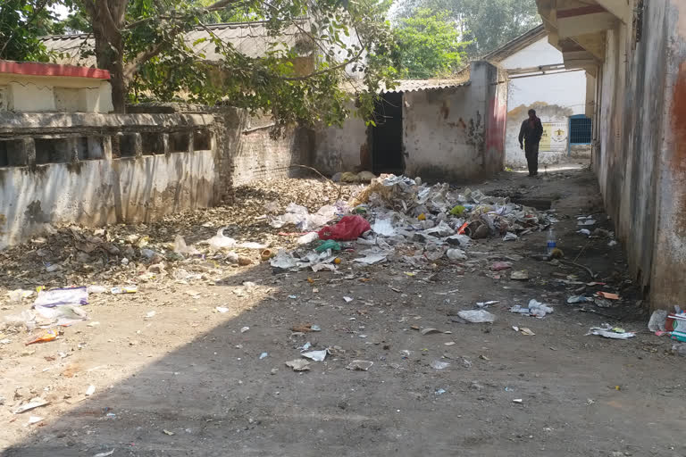 Old district hospital built garbage house