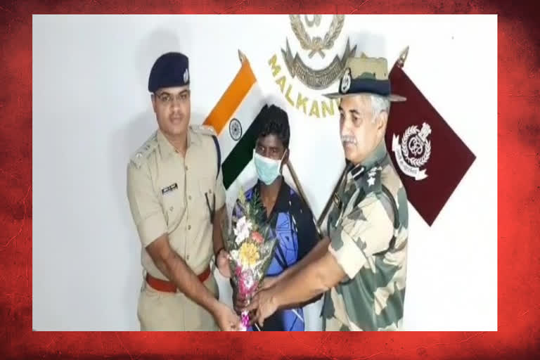 Kidari and Soma murder accused maoist ranadev surrender at malkangiri in andra and odisha border