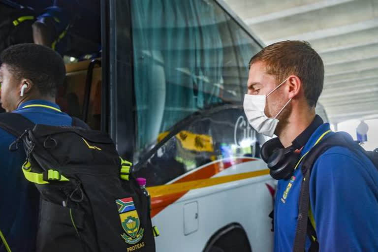 South African cricketers told to self-isolate on return from aborted India tour