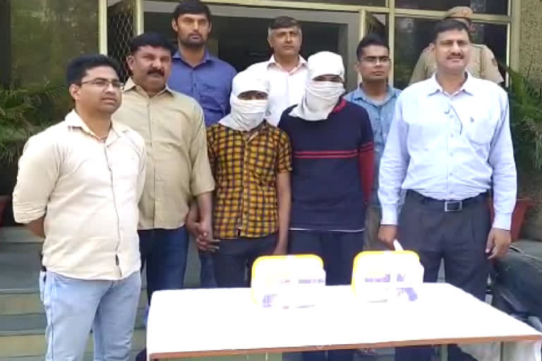 two miscreants fired on delhi police constable arrested at dwarka in delhi