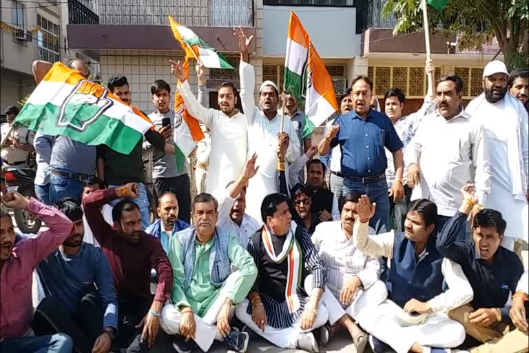 Congress workers besiege Raghuraj Kanshana's house in Morena