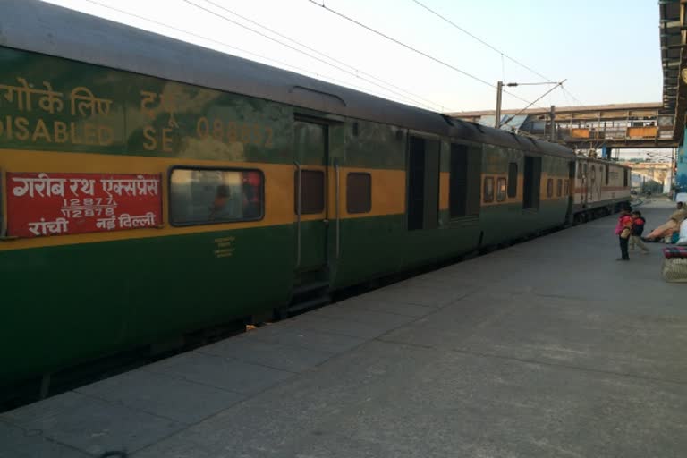 4 passengers with 'home quarantine' stamp deboarded from train