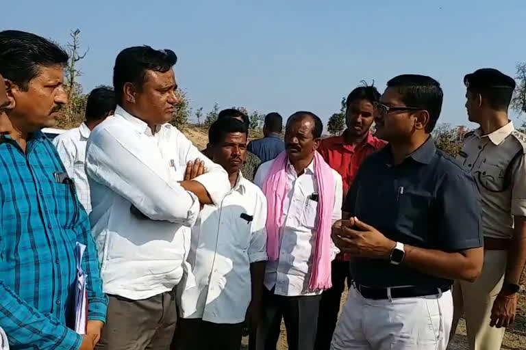 ig Nagireddy examines the village work at adilabad district