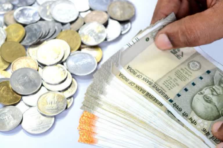 government may cut rate on small savings schemes in next quarter