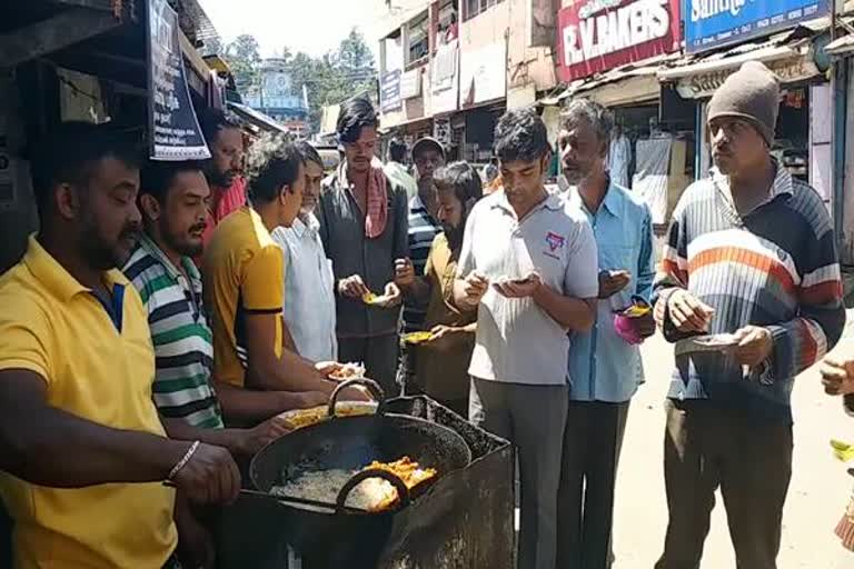 free chicken given in coonoor against corona rumors