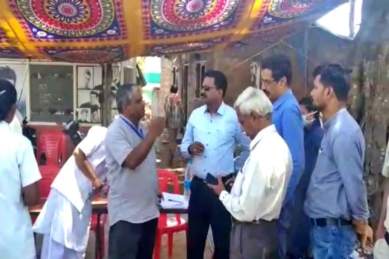 coronation-phobia-in-mysore-intensive-inspection-at-bavuli-check-post