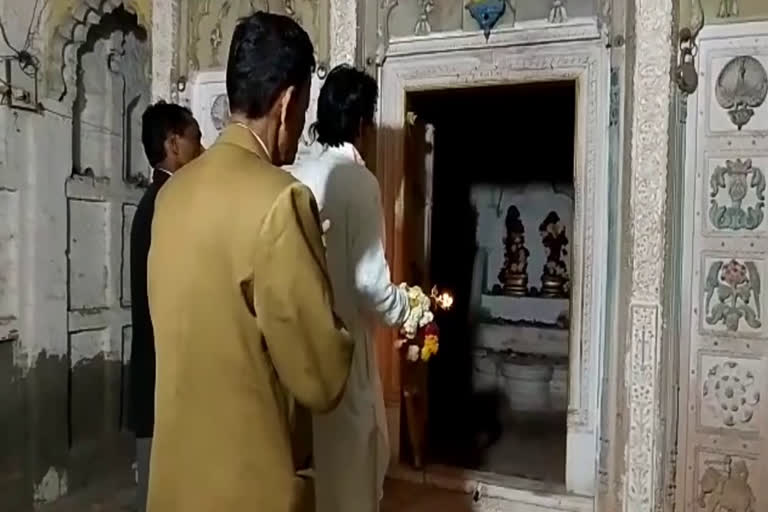 Radhakrishna idols reached temple after 26 years out of court security in chhatarpur