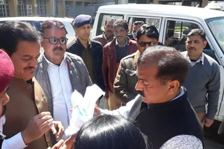 mla sunder singh thakur inspected the hospital