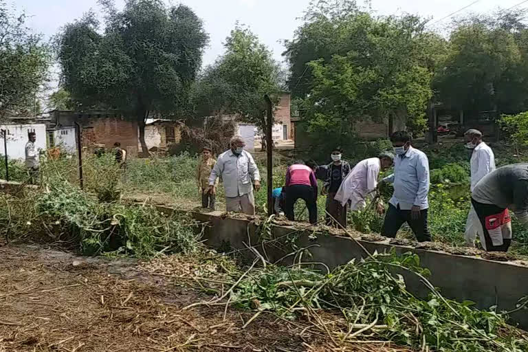 नेक द्वार सेवा समिति चला रही गांव-गाव स्वच्छता अभियान.