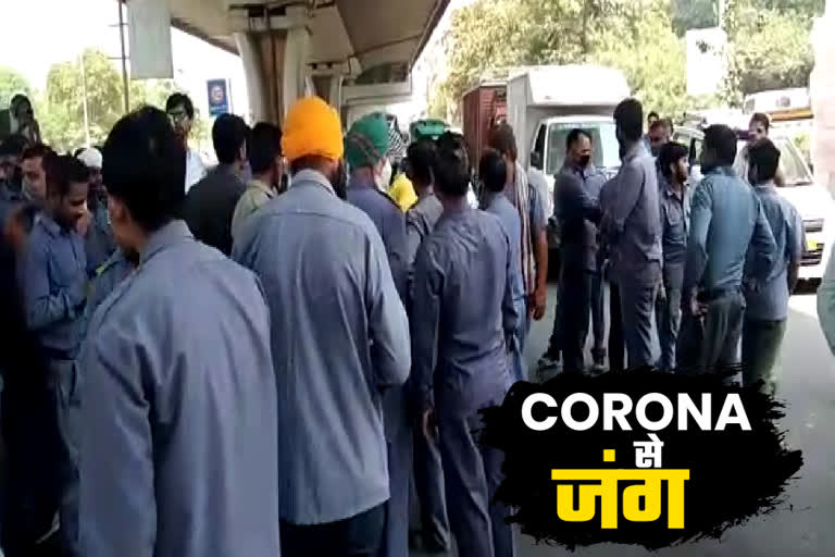 auto sanitization at keshopur dtc bus stop in delhi due to corona