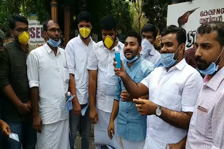 കള്ളുഷാപ്പ് ലേലം  youth congress protest  toddy shop auction  malappuram  റിവേഴ്‌സ് ലേലം  യൂത്ത് കോൺഗ്രസ്  മലപ്പുറം