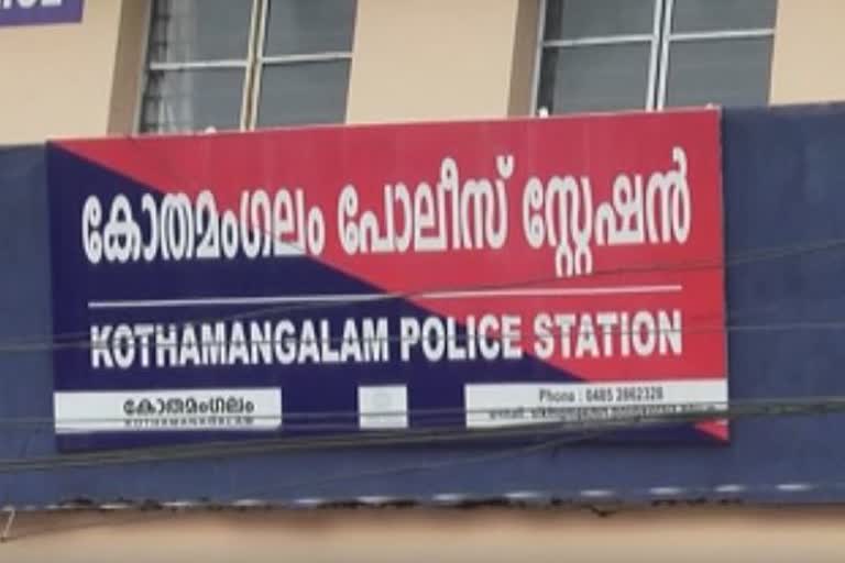 pawnbrokers Two were held  extort money from pawnbrokers  Attempt to extort money  മുക്കുപണ്ടം  രണ്ടുപേർ പിടിയിൽ  പണയം വെച്ചു പണം തട്ടാൻ ശ്രമം