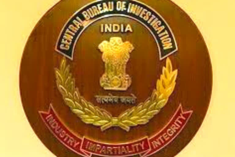 Delhi Police  CBI  graft case  CBI arrests Delhi Police  Inspector in graft case  ரூ.4 லட்சம் லஞ்சம் வாங்கிய இன்ஸ்பெக்டர் கைது  டெல்லியில் இன்ஸ்பெக்டர் கைது  இன்ஸ்பெக்டர் கைது