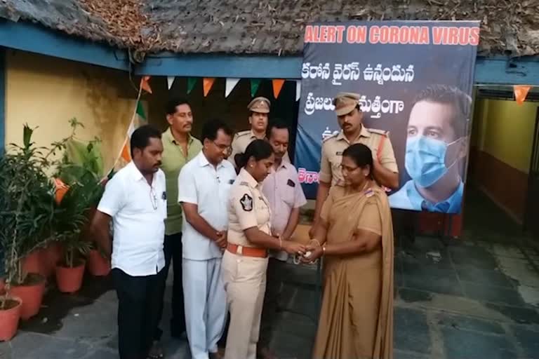 guntur-dsp-medicine-distribution-for-corona