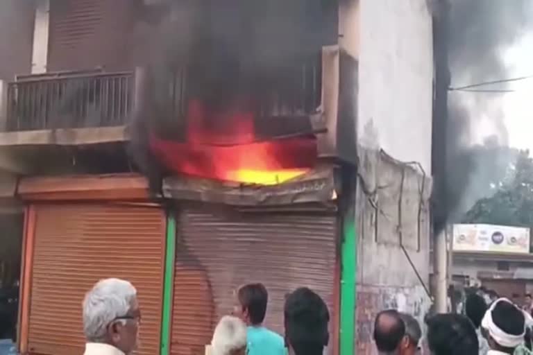 Fierce fire in a shop in Satna