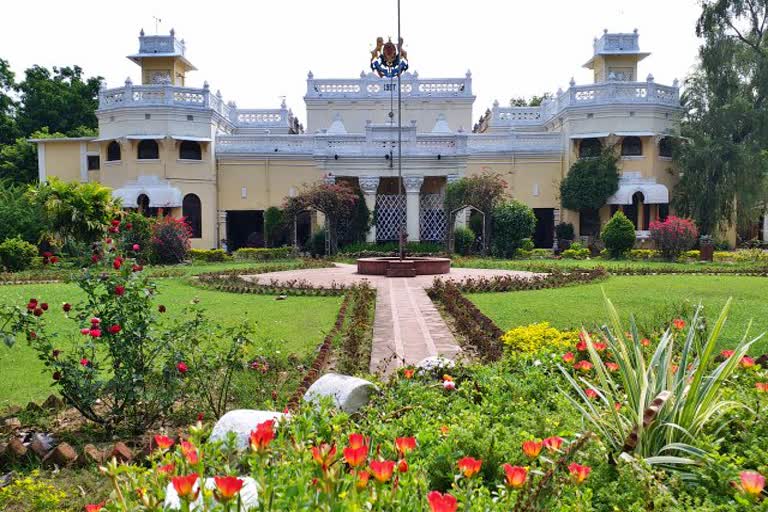 kanker rajmahal palace closed for common citizens