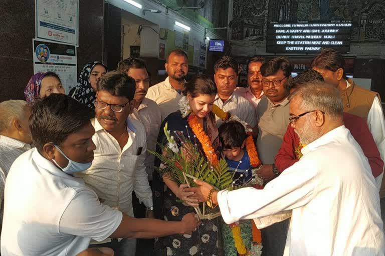 Trinamool leaders gather to welcome Mausam Noor