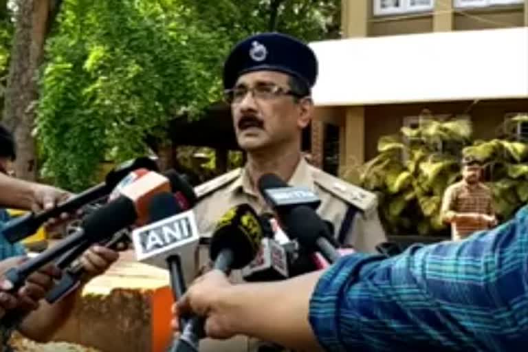 Covid 19  Malappuram Police  tightened  activities  കോവിഡ് 19  മലപ്പുറം  പൊലീസ്  കൊവിഡ് നിയന്ത്രം