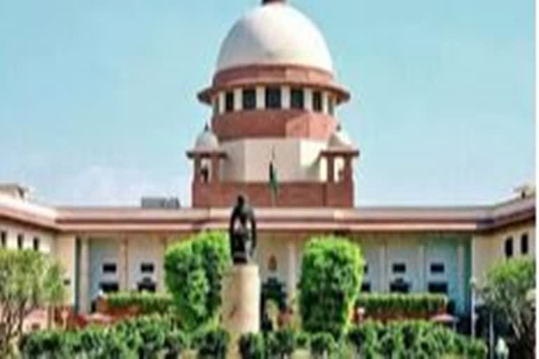 Supreme Court  Kerala High Court  A M Khanwilkar  Taxes  வரி விதிக்க தடை: உயர் நீதிமன்ற தீர்ப்புக்கு உச்ச நீதிமன்றம் தடை  கரோனா வைரஸ் பாதிப்பு, வரி விதிக்க தடை, கேரள உயர் நீதிமன்றம்  டெல்லி உச்ச நீதிமன்றம்