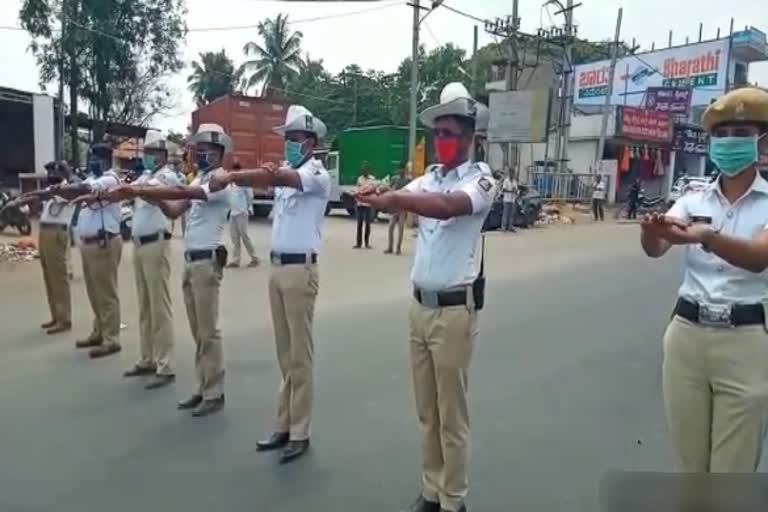 corona awareness by krpur traffic police in bengalore