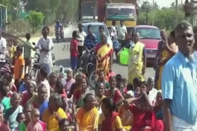 -road-protest-in-vellore