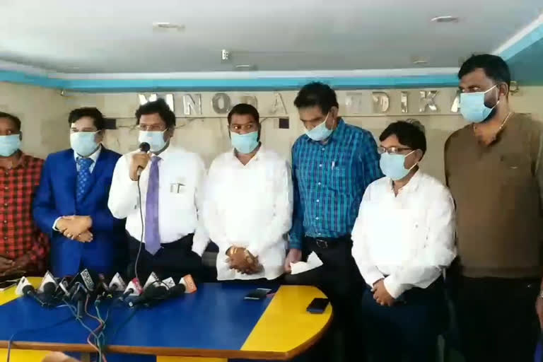 masks distribute to journalists in vizag