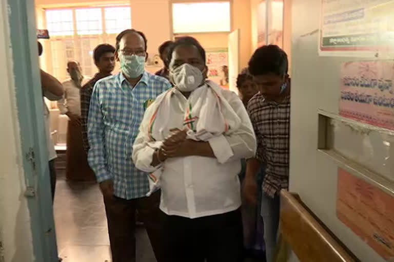 Pcc  President  Sailajanath  Visits at  anantapur governement Hospital