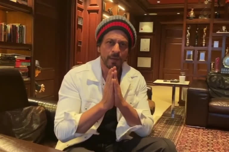 SRK urges fans to stay indoors