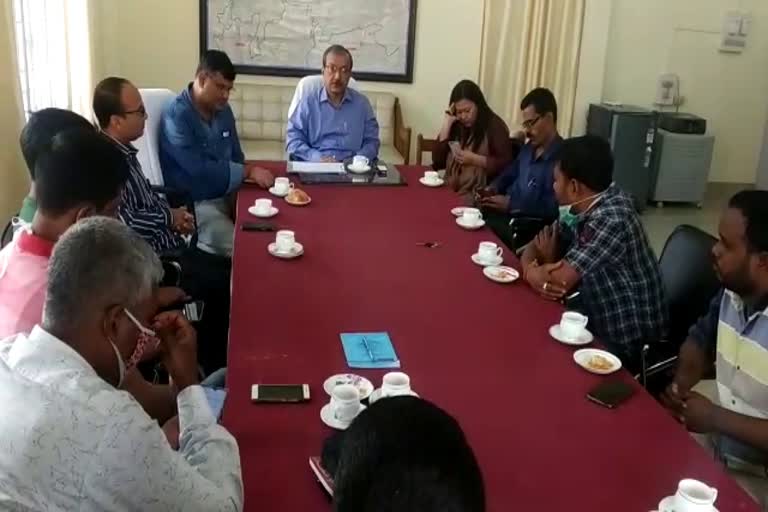 Baksa DC meeting with journalist on COVID 19