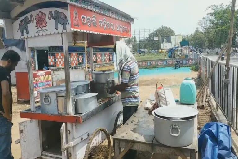 Food stall clean by police