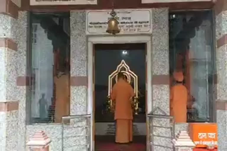 cm yogi reached gorakshanath temple