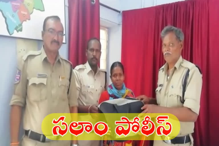 Police help for a woman who forgot to put a bag in the bus at siddipeta district